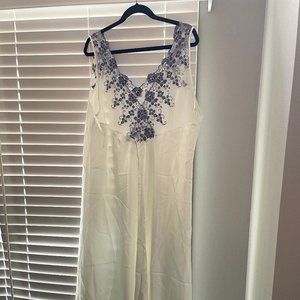 Oscar De La Renta Womens White Slip with Purple Floral Embroidery - size 3X